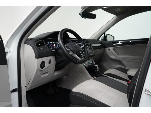 Volkswagen Tiguan Elegance eHybrid | ACC | Achteruitrijcamera | Elektrische achterklep | Stoelverwarming | Elektris... ActivLease financial lease