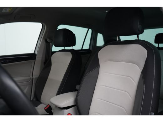 Volkswagen Tiguan Elegance eHybrid | ACC | Achteruitrijcamera | Elektrische achterklep | Stoelverwarming | Elektris... ActivLease financial lease