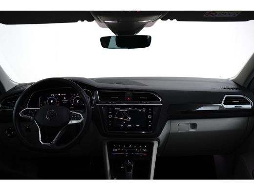Volkswagen Tiguan Elegance eHybrid | ACC | Achteruitrijcamera | Elektrische achterklep | Stoelverwarming | Elektris... ActivLease financial lease