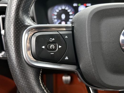 Volvo  XC40 1.5 T2 130PK R-Design / Trekhaak / 1/2 Leder / Airco-ecc./ Navigatie / Stoelverwarming / Pdc. / A... ActivLease financial lease
