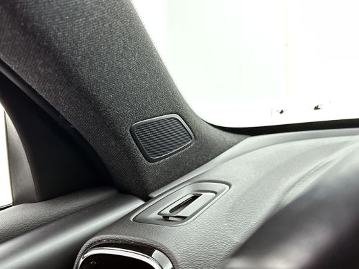Volvo  XC40 1.5 T2 130PK R-Design / Trekhaak / 1/2 Leder / Airco-ecc./ Navigatie / Stoelverwarming / Pdc. / A... ActivLease financial lease