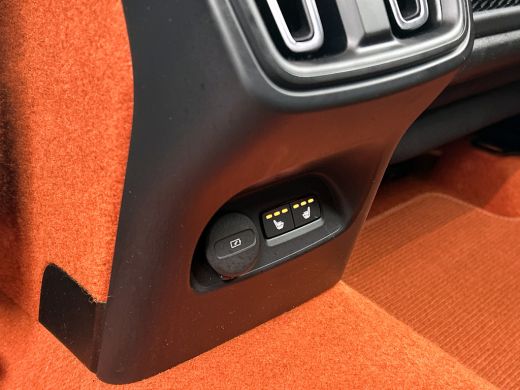 Volvo  XC40 1.5 T2 130PK R-Design / Trekhaak / 1/2 Leder / Airco-ecc./ Navigatie / Stoelverwarming / Pdc. / A... ActivLease financial lease