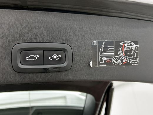Volvo  XC40 1.5 T2 130PK R-Design / Trekhaak / 1/2 Leder / Airco-ecc./ Navigatie / Stoelverwarming / Pdc. / A... ActivLease financial lease