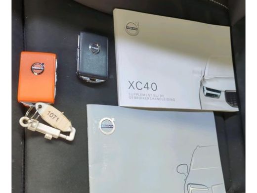 Volvo  XC40 1.5 T2 130PK R-Design / Trekhaak / 1/2 Leder / Airco-ecc./ Navigatie / Stoelverwarming / Pdc. / A... ActivLease financial lease