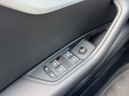 Audi A4 Avant 35 TFSI S-Line Competition | Stoelverwarming | Cruise Control | 18 inch | Apple Carplay | C... ActivLease financial lease