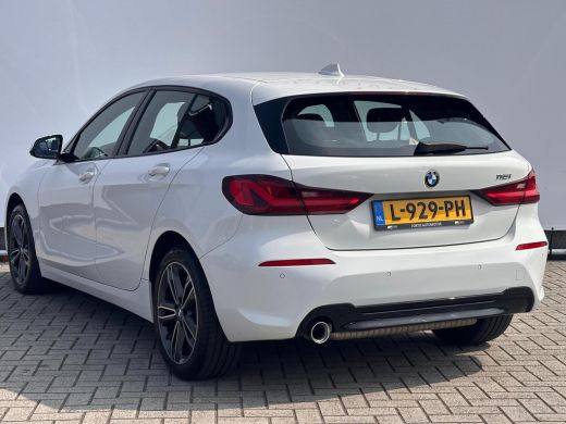 BMW 1 Serie 118i Business Edition NL-AUTO | NAVI | STUUR EN STOEL VERWARMING ActivLease financial lease