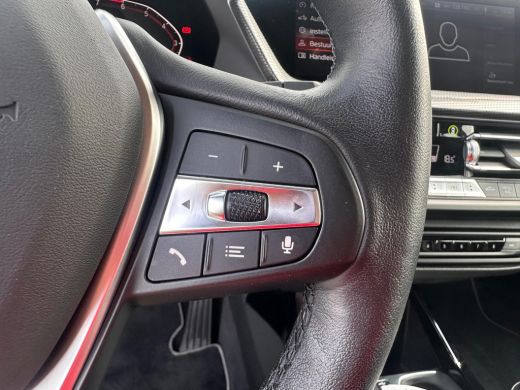BMW 1 Serie 118i Business Edition NL-AUTO | NAVI | STUUR EN STOEL VERWARMING ActivLease financial lease