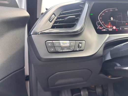 BMW 1 Serie 118i Business Edition NL-AUTO | NAVI | STUUR EN STOEL VERWARMING ActivLease financial lease