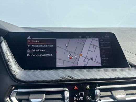 BMW 1 Serie 118i Business Edition NL-AUTO | NAVI | STUUR EN STOEL VERWARMING ActivLease financial lease