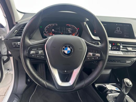 BMW 1 Serie 118i Business Edition NL-AUTO | NAVI | STUUR EN STOEL VERWARMING ActivLease financial lease