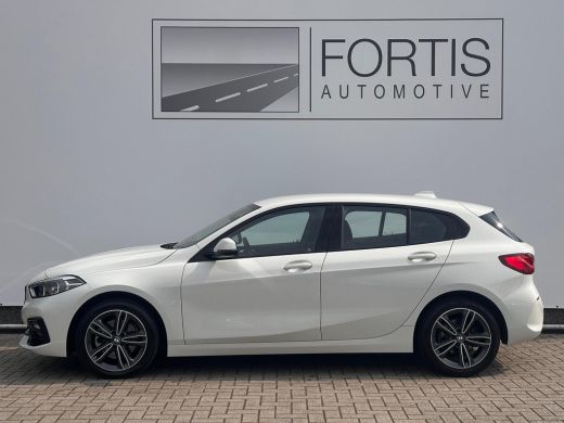BMW 1 Serie 118i Business Edition NL-AUTO | NAVI | STUUR EN STOEL VERWARMING ActivLease financial lease
