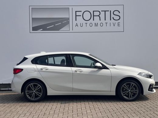 BMW 1 Serie 118i Business Edition NL-AUTO | NAVI | STUUR EN STOEL VERWARMING ActivLease financial lease