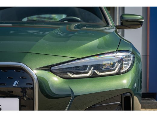 BMW i4 eDrive35 High Executive 70 kWh | M-sport | Cruise adaptief | Camera | Elektrisch bedienbare achte... ActivLease financial lease