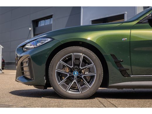 BMW i4 eDrive35 High Executive 70 kWh | M-sport | Cruise adaptief | Camera | Elektrisch bedienbare achte... ActivLease financial lease