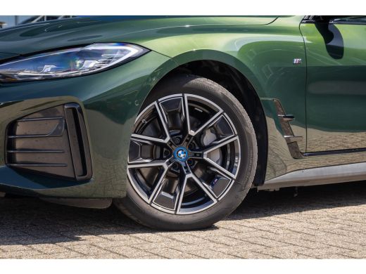 BMW i4 eDrive35 High Executive 70 kWh | M-sport | Cruise adaptief | Camera | Elektrisch bedienbare achte... ActivLease financial lease