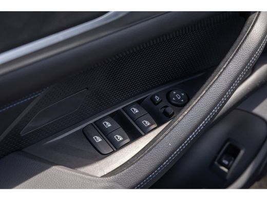 BMW i4 eDrive35 High Executive 70 kWh | M-sport | Cruise adaptief | Camera | Elektrisch bedienbare achte... ActivLease financial lease