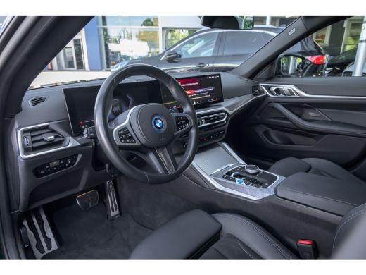 BMW i4 eDrive35 High Executive 70 kWh | M-sport | Cruise adaptief | Camera | Elektrisch bedienbare achte... ActivLease financial lease