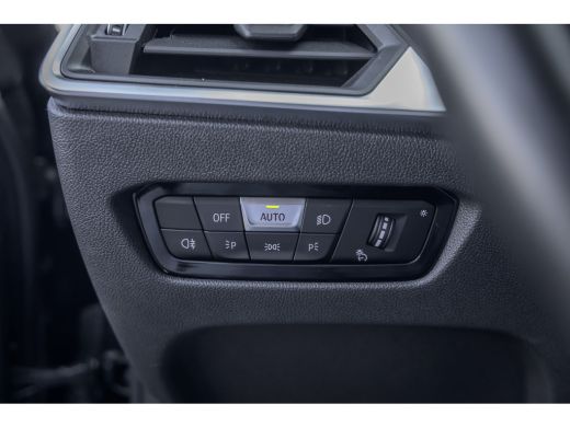 BMW i4 eDrive35 High Executive 70 kWh | M-sport | Cruise adaptief | Camera | Elektrisch bedienbare achte... ActivLease financial lease