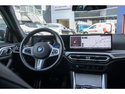 BMW i4 eDrive35 High Executive 70 kWh | M-sport | Cruise adaptief | Camera | Elektrisch bedienbare achte... ActivLease financial lease