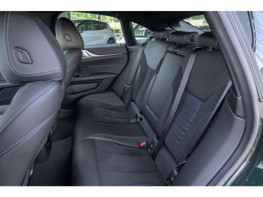 BMW i4 eDrive35 High Executive 70 kWh | M-sport | Cruise adaptief | Camera | Elektrisch bedienbare achte... ActivLease financial lease