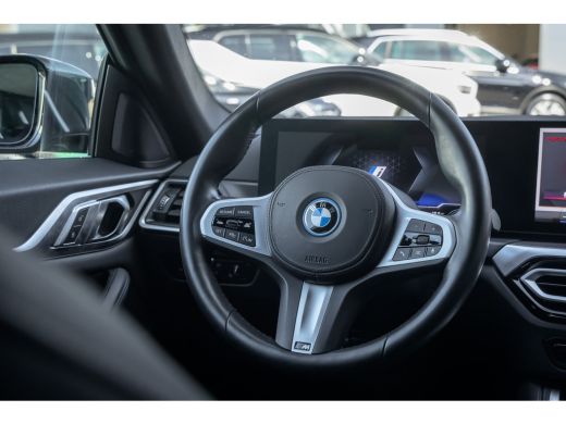BMW i4 eDrive35 High Executive 70 kWh | M-sport | Cruise adaptief | Camera | Elektrisch bedienbare achte... ActivLease financial lease