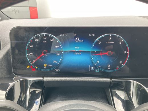 Mercedes-Benz GLA 200 D Solution AMG Memory Pano.dak Stoelverw. Business Orig.NL Dealer-Onderhouden! ActivLease financial lease
