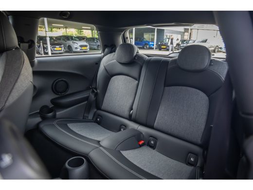 Mini Electric Business Edition 33 kWh | Apple Carplay/Android Auto | Keyless start | Stof/kunstlederen bekledin... ActivLease financial lease
