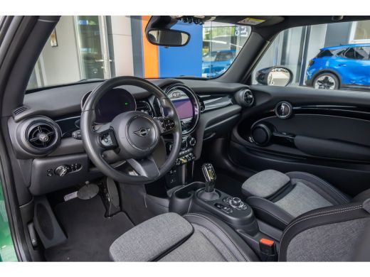 Mini Electric Business Edition 33 kWh | Apple Carplay/Android Auto | Keyless start | Stof/kunstlederen bekledin... ActivLease financial lease
