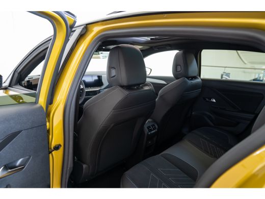 Opel Astra 1.6 Turbo Plug In Hybrid Ultimate | Schuif-Kanteldak | Suede Bekleding | Camera | Navigatie | Hea... ActivLease financial lease