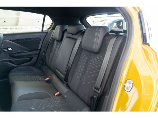 Opel Astra 1.6 Turbo Plug In Hybrid Ultimate | Schuif-Kanteldak | Suede Bekleding | Camera | Navigatie | Hea... ActivLease financial lease