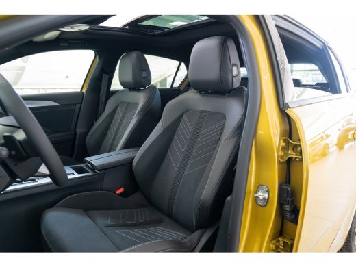 Opel Astra 1.6 Turbo Plug In Hybrid Ultimate | Schuif-Kanteldak | Suede Bekleding | Camera | Navigatie | Hea... ActivLease financial lease