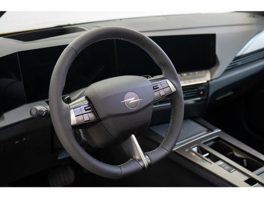 Opel Astra 1.6 Turbo Plug In Hybrid Ultimate | Schuif-Kanteldak | Suede Bekleding | Camera | Navigatie | Hea... ActivLease financial lease