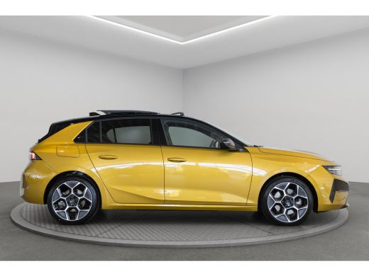 Opel Astra 1.6 Turbo Plug In Hybrid Ultimate | Schuif-Kanteldak | Suede Bekleding | Camera | Navigatie | Hea... ActivLease financial lease