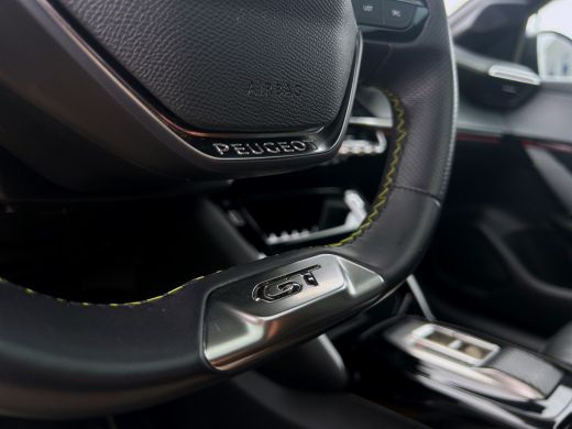 Peugeot 208 1.2 PureTech GT Line 130pk! | Pano | Cruise Control | Stoelverwarming | CarPlay | Leder | ActivLease financial lease