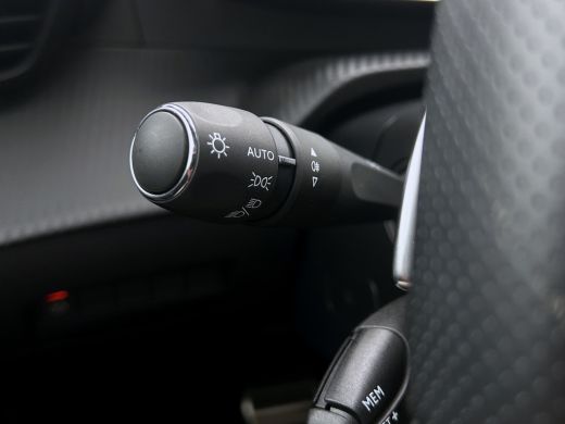 Peugeot 208 1.2 PureTech GT Line 130pk! | Pano | Cruise Control | Stoelverwarming | CarPlay | Leder | ActivLease financial lease