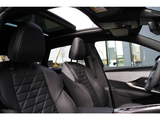Peugeot 3008 1.6 plug-in Hybrid 195 GT Exclusive | Panorama/schuifdak | Lederen bekleding | Massage | Stoelver... ActivLease financial lease