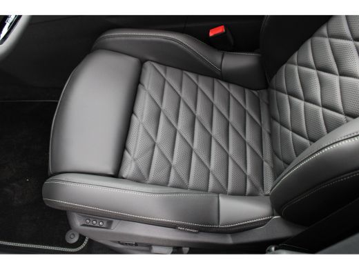 Peugeot 5008 1.6 Plug-in Hybrid 195 GT Exclusive | Panorama/schuifdak | Lederen bekleding | Massage | Stoelver... ActivLease financial lease