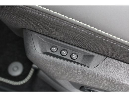 Peugeot 5008 1.6 Plug-in Hybrid 195 GT Exclusive | Panorama/schuifdak | Lederen bekleding | Massage | Stoelver... ActivLease financial lease