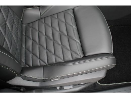 Peugeot 5008 1.6 Plug-in Hybrid 195 GT Exclusive | Panorama/schuifdak | Lederen bekleding | Massage | Stoelver... ActivLease financial lease