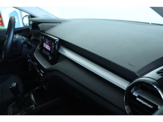 Skoda Fabia 1.0 MPI Greentech Ambition | Cruise Control | Stoelverwarming | Carplay | Sensoren | Airco | Radio ActivLease financial lease