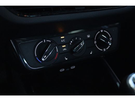 Skoda Fabia 1.0 MPI Greentech Ambition | Cruise Control | Stoelverwarming | Carplay | Sensoren | Airco | Radio ActivLease financial lease