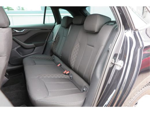 Skoda Scala 1.0 TSI 110pk H6 Sport Business. Panoramadak , Led, Stoelverwarming, Achteruitrijcamera , PDC , C... ActivLease financial lease