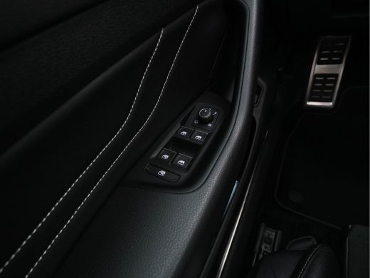 Volkswagen Arteon 1.4 TSI eHybrid R-Line Business (Plug-in) {SoH-90%} (INCL-BTW) *PANO | LEATHER-ARTVELOURS | FULL-... ActivLease financial lease