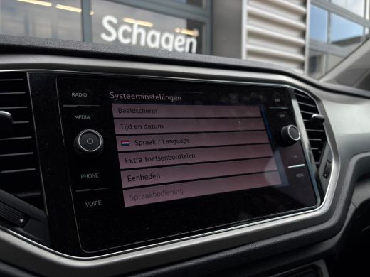 Volkswagen T-Roc 1.0 TSI 110 pk Style | Parkeersensoren | Navigatie | Cruise control adaptief | ActivLease financial lease