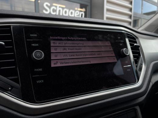 Volkswagen T-Roc 1.0 TSI 110 pk Style | Parkeersensoren | Navigatie | Cruise control adaptief | ActivLease financial lease