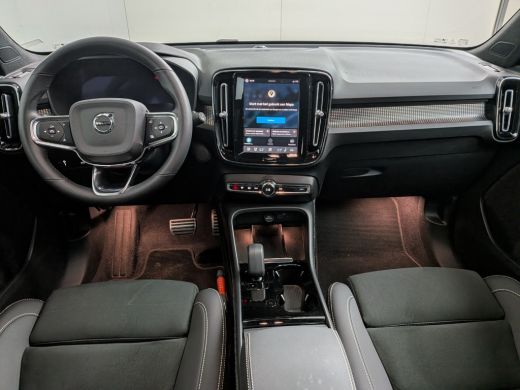 Volvo  XC40 Recharge Pro | Trekhaak | 360 Camera | Warmtepomp | Stuurwiel en stoelen verwarmd | ActivLease financial lease