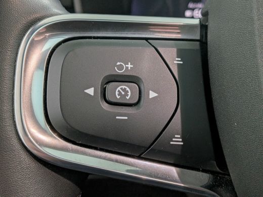 Volvo  XC40 Recharge Pro | Trekhaak | 360 Camera | Warmtepomp | Stuurwiel en stoelen verwarmd | ActivLease financial lease