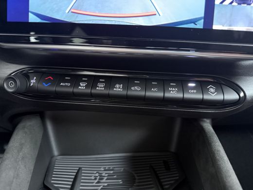 Alfa Romeo Junior Ibrida Sport Speciale | "Sport Speciale" alcantara bekleding met witte accenten - 6-voudig elektr... ActivLease financial lease