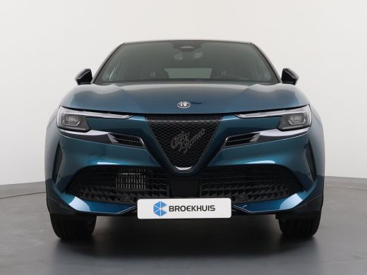 Alfa Romeo Junior Ibrida Sport Speciale | "Sport Speciale" alcantara bekleding met witte accenten - 6-voudig elektr... ActivLease financial lease