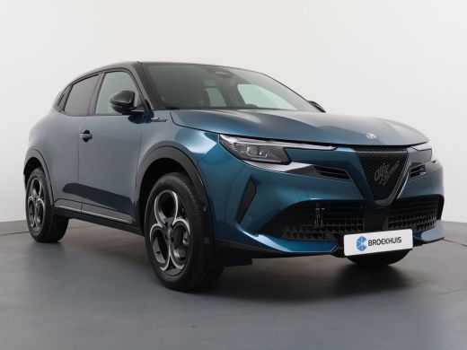 Alfa Romeo Junior Ibrida Sport Speciale | "Sport Speciale" alcantara bekleding met witte accenten - 6-voudig elektr... ActivLease financial lease